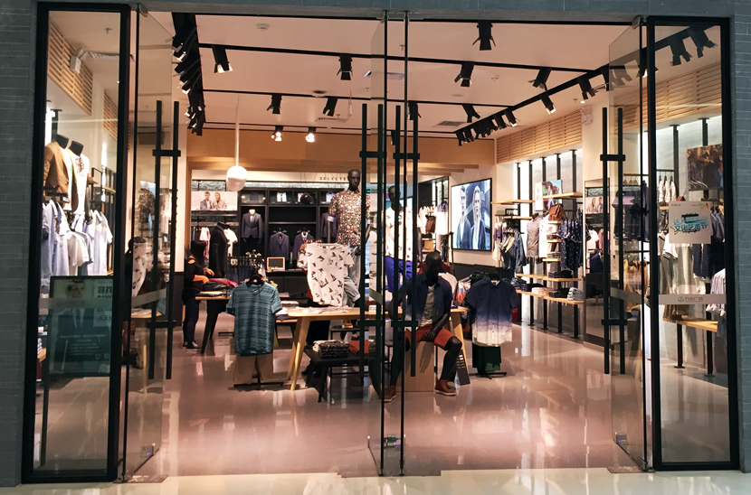 服裝展柜展示