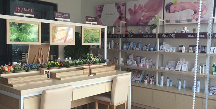 化妝品展柜在銷售中的重要性