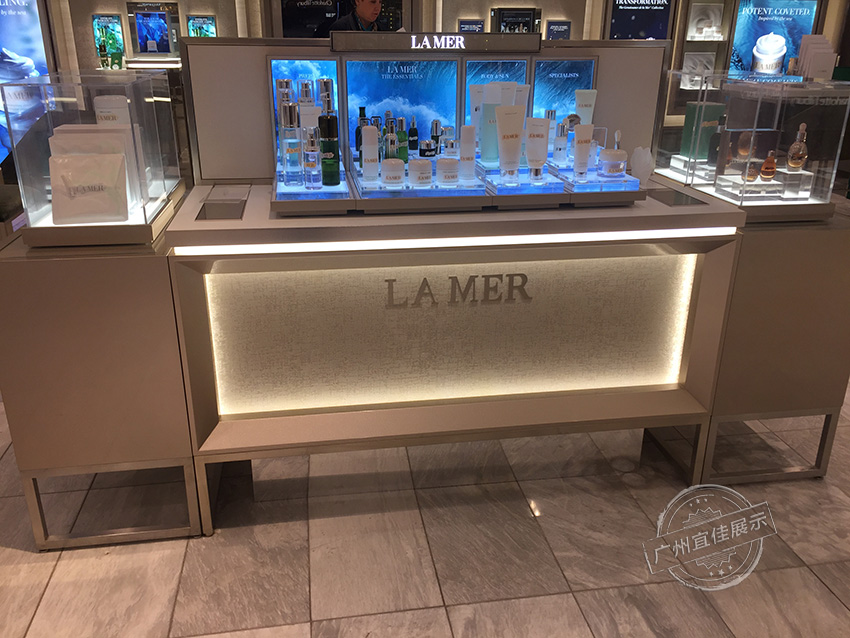 化妝品展柜設計