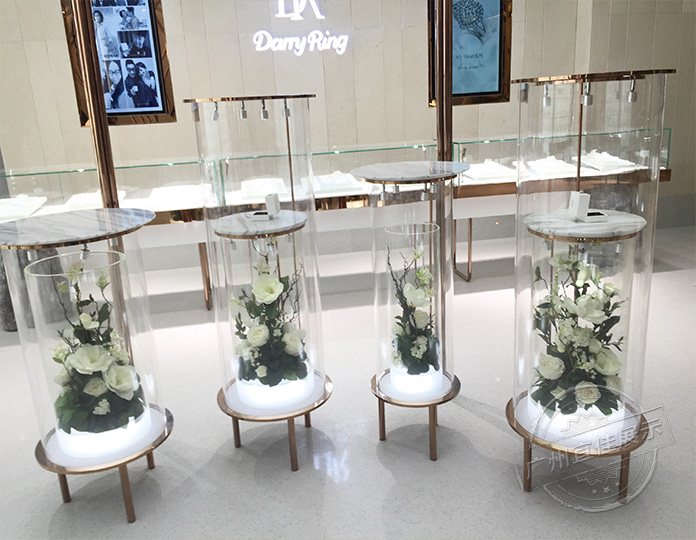 不銹鋼異形展柜制作