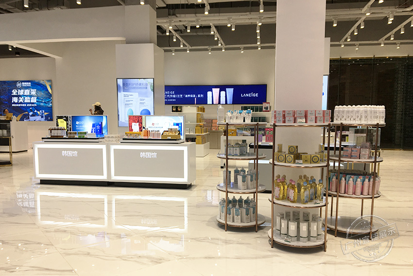 免稅店化妝品展柜