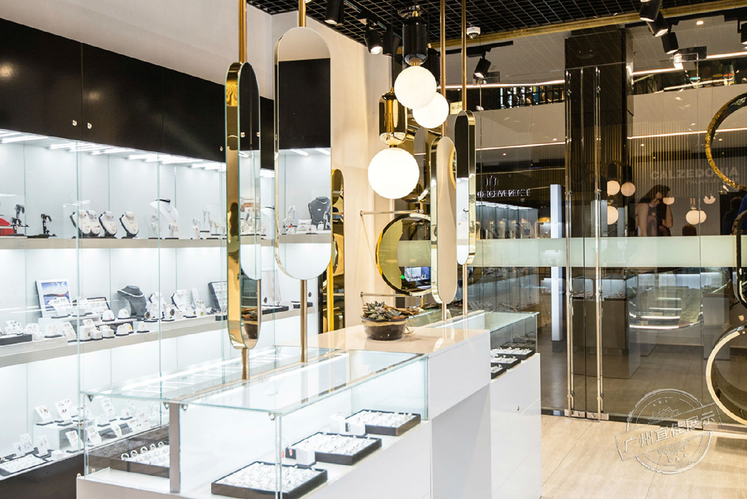 ORO 珠寶展柜