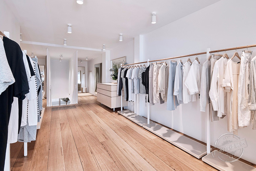 烤漆服裝展柜