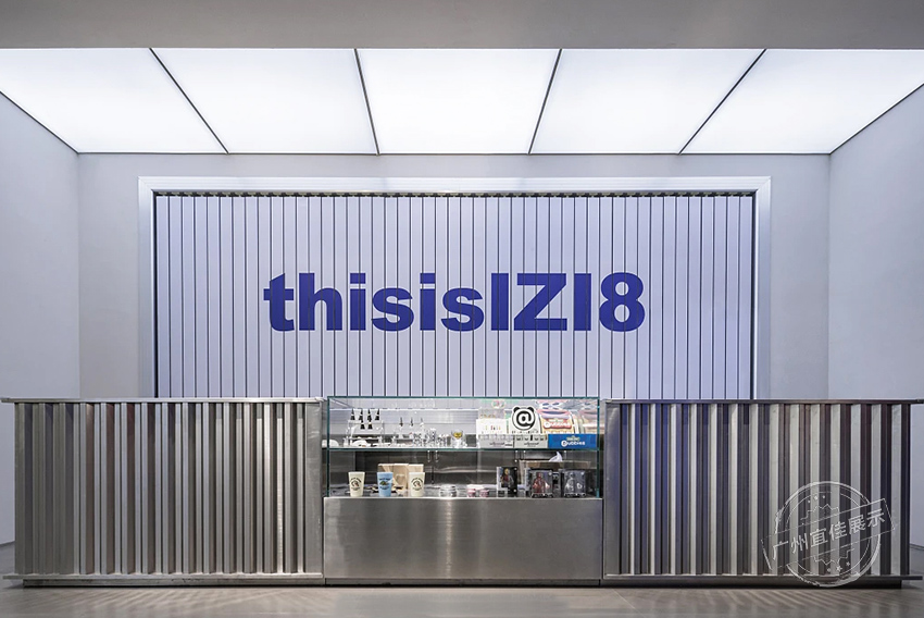 ThisisIZI8克萊因藍(lán) 服裝展柜