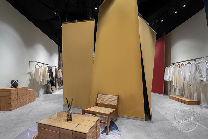 TU 服裝展架 