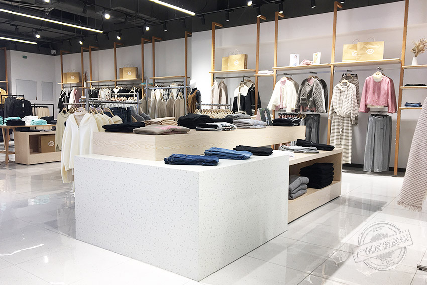 CA 服裝展柜（佛山寶港奧萊專(zhuān)賣(mài)店）
