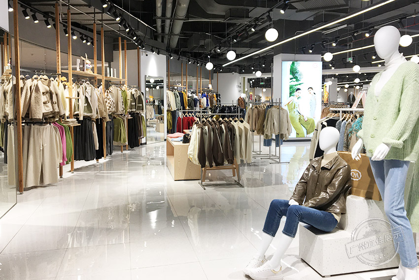 CA 服裝展柜（佛山寶港奧萊專(zhuān)賣(mài)店）