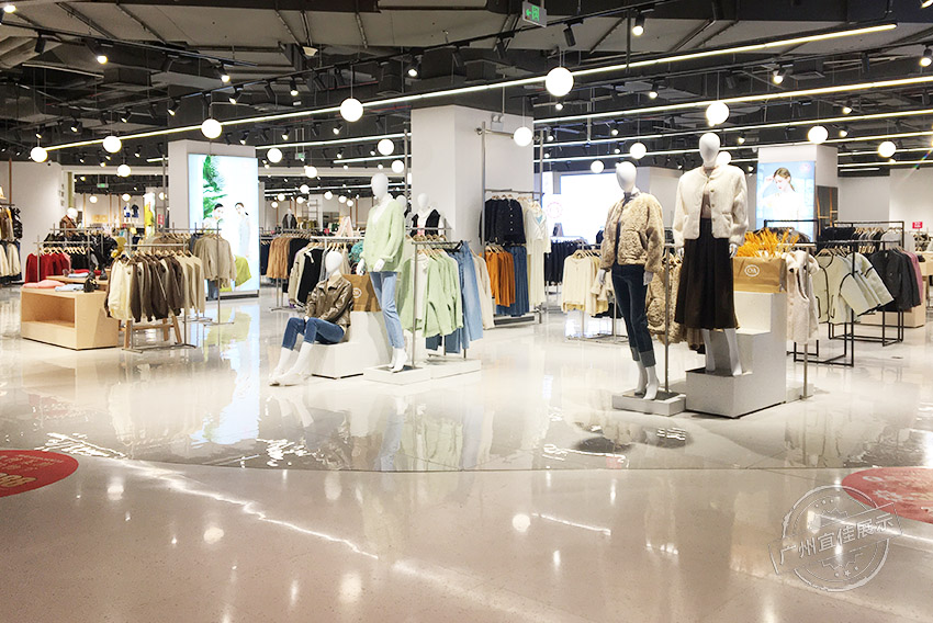 CA 服裝展柜（佛山寶港奧萊專(zhuān)賣(mài)店）