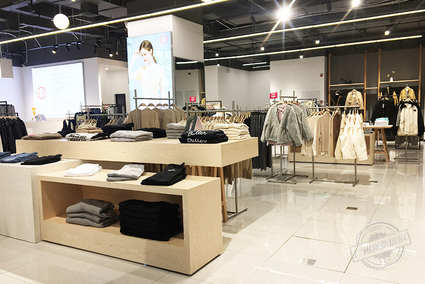 CA 服裝展柜（佛山寶港奧萊專(zhuān)賣(mài)店）