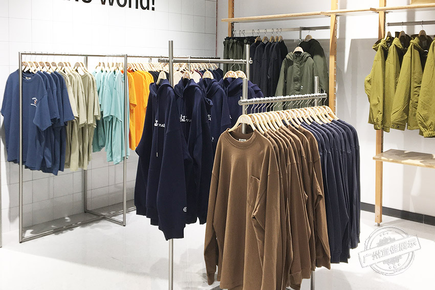 CA 服裝展柜（佛山寶港奧萊專(zhuān)賣(mài)店）
