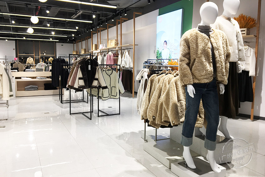 CA 服裝展柜（佛山寶港奧萊專(zhuān)賣(mài)店）