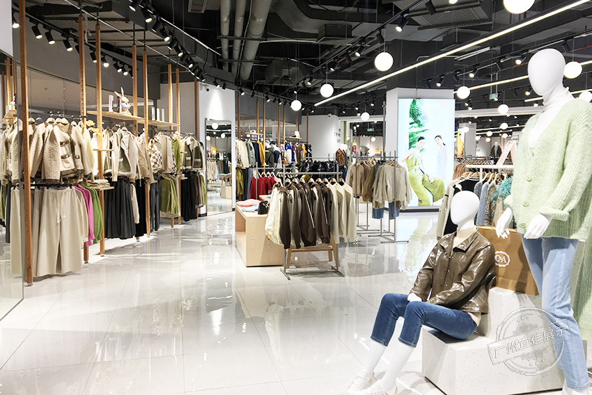 CA 服裝展柜（佛山寶港奧萊專(zhuān)賣(mài)店）