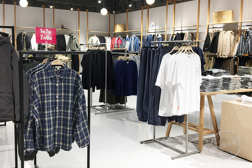 CA 服裝展柜（佛山寶港奧萊專(zhuān)賣(mài)店）