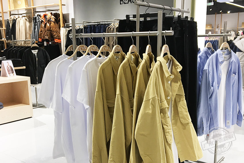 CA 服裝展柜（佛山寶港奧萊專(zhuān)賣(mài)店）