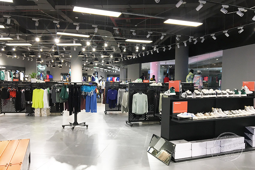 運動品牌 服裝展柜（佛山寶港奧萊集合店）