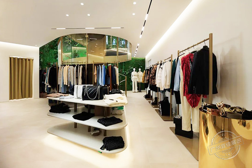 PINKO 服裝展柜