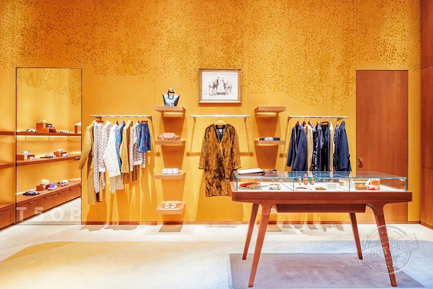 HERMES 高端服裝展柜定制