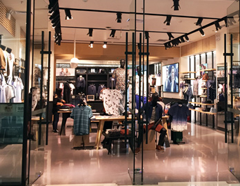 服裝展柜展示