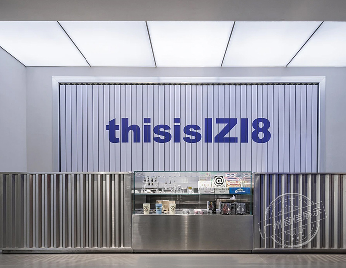 ThisisIZI8克萊因藍 服裝展柜